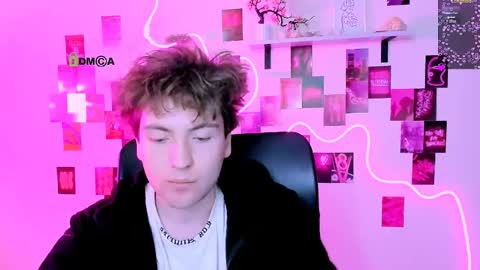 thomas_crow online show from May 2026 06:56:02 PM