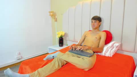 thomas_dikey online show from April 2026 07:25:02 PM