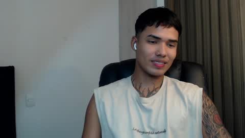 Snapshot of thomas_latin_boy chatting on January 2025 03:25:01 PM Thomas online show from January 2025 03:25:01 PM