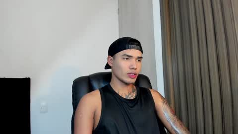 Snapshot of thomas_latin_boy chatting on February 2025 05:40:01 AM Thomas online show from February 2025 05:40:01 AM