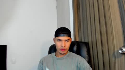 Snapshot of thomas_latin_boy chatting on February 2025 05:58:01 AM Thomas online show from February 2025 05:58:01 AM
