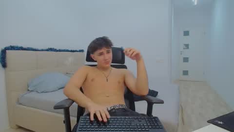 Snapshot of thomas_lawrence chatting on December 2024 01:06:02 AM Thomas Lawrence online show from December 2024 01:06:02 AM