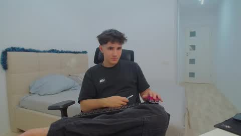 Snapshot of thomas_lawrence chatting on December 2024 04:12:02 AM Thomas Lawrence online show from December 2024 04:12:02 AM