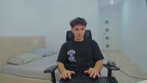 Snapshot of thomas_lawrence chatting on December 2024 10:58:02 PM Thomas Lawrence online show from December 2024 10:58:02 PM