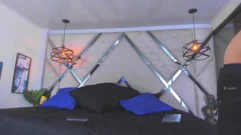 ---Thomas--- online show from February 2025 04:12:02 AM