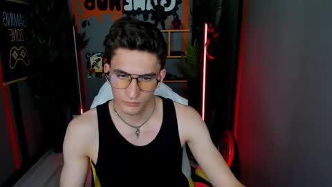 Snapshot of thomas_michaelson chatting on October 2025 04:06:02 PM Thomas online show from October 2025 04:06:02 PM
