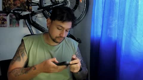 Snapshot of thomas_rol chatting on November 2025 04:40:02 PM Thomas online show from November 2025 04:40:02 PM