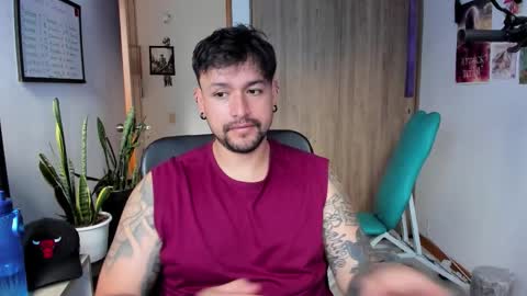 Snapshot of thomas_rol chatting on December 2025 05:11:02 PM Thomas online show from December 2025 05:11:02 PM