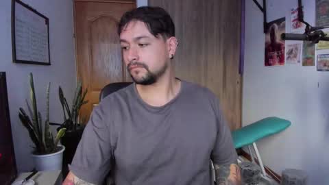 Snapshot of thomas_rol chatting on December 2025 07:53:02 PM Thomas online show from December 2025 07:53:02 PM