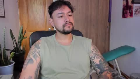 Snapshot of thomas_rol chatting on December 2025 05:18:02 PM Thomas online show from December 2025 05:18:02 PM