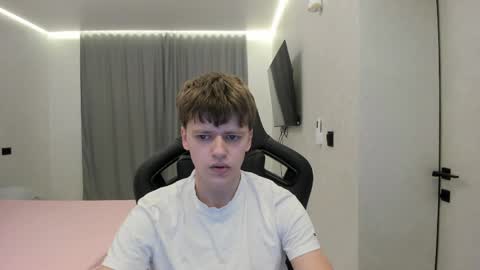 Snapshot of thomas_shelbivip chatting on April 2026 12:41:01 AM Tomas online show from April 2026 12:41:01 AM