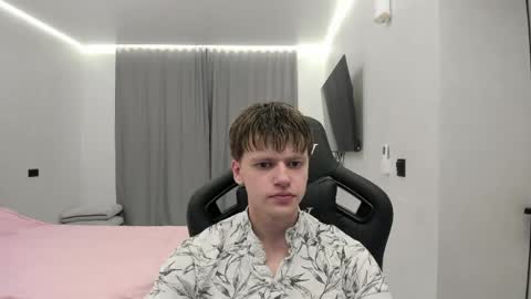 Snapshot of thomas_shelbivip chatting on April 2026 07:22:01 PM Tomas online show from April 2026 07:22:01 PM