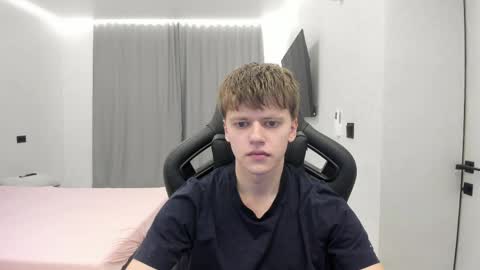 Snapshot of thomas_shelbivip chatting on April 2026 05:57:01 PM Tomas online show from April 2026 05:57:01 PM