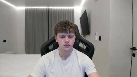 Snapshot of thomas_shelbivip chatting on April 2026 06:57:01 PM Tomas online show from April 2026 06:57:01 PM