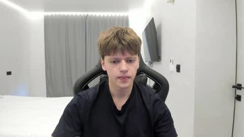 Snapshot of thomas_shelbivip chatting on April 2026 02:20:01 PM Tomas online show from April 2026 02:20:01 PM
