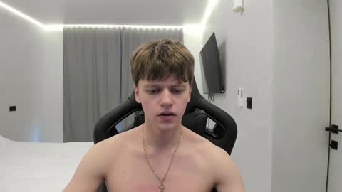Snapshot of thomas_shelbivip chatting on April 2026 10:52:02 AM Tomas online show from April 2026 10:52:02 AM
