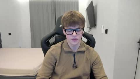 Snapshot of thomas_shelbivip chatting on April 2026 03:39:01 PM Tomas online show from April 2026 03:39:01 PM