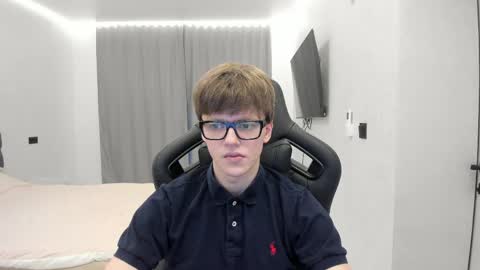 Snapshot of thomas_shelbivip chatting on April 2026 04:11:01 PM Tomas online show from April 2026 04:11:01 PM