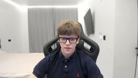 Snapshot of thomas_shelbivip chatting on April 2026 05:30:01 PM Tomas online show from April 2026 05:30:01 PM