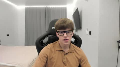 Snapshot of thomas_shelbivip chatting on April 2026 04:13:02 PM Tomas online show from April 2026 04:13:02 PM