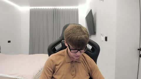 Snapshot of thomas_shelbivip chatting on April 2026 08:57:02 PM Tomas online show from April 2026 08:57:02 PM