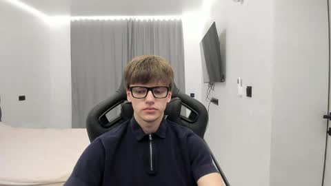 Snapshot of thomas_shelbivip chatting on May 2026 06:57:01 PM Tomas online show from May 2026 06:57:01 PM