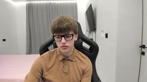 Snapshot of thomas_shelbivip chatting on May 2026 07:41:01 PM Tomas online show from May 2026 07:41:01 PM