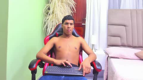 Snapshot of thomas_valkov chatting on May 2026 11:05:02 AM Thomas Valkov online show from May 2026 11:05:02 AM