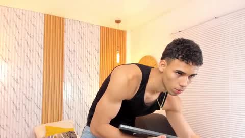 Thomas online show from February 2025 09:35:02 PM