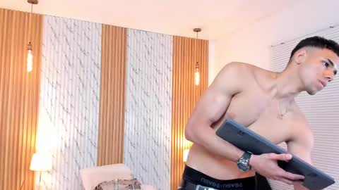 Thomas online show from February 2025 07:52:02 PM