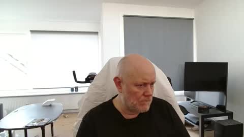 thomash32 online show from September 2025 10:15:01 AM