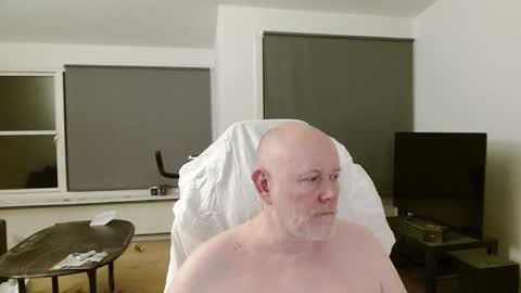 Snapshot of thomash32 chatting on September 2025 10:21:02 PM thomash32 online show from September 2025 10:21:02 PM