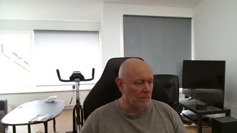 Snapshot of thomash32 chatting on September 2025 12:17:01 PM thomash32 online show from September 2025 12:17:01 PM