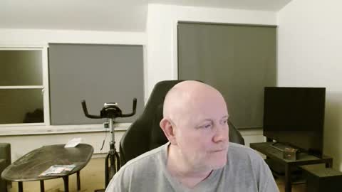 thomash32 online show from September 2025 07:37:01 PM