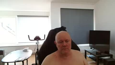 Snapshot of thomash32 chatting on October 2025 12:34:02 PM thomash32 online show from October 2025 12:34:02 PM