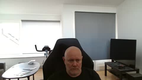 thomash32 online show from October 2025 11:35:01 AM