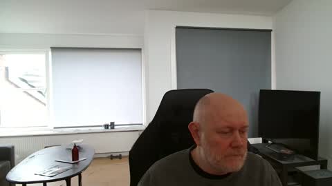 Snapshot of thomash32 chatting on October 2025 09:28:01 AM thomash32 online show from October 2025 09:28:01 AM