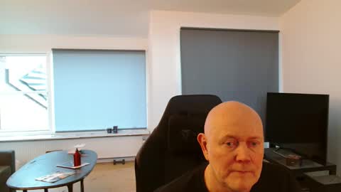 Snapshot of thomash32 chatting on October 2025 03:04:01 PM thomash32 online show from October 2025 03:04:01 PM