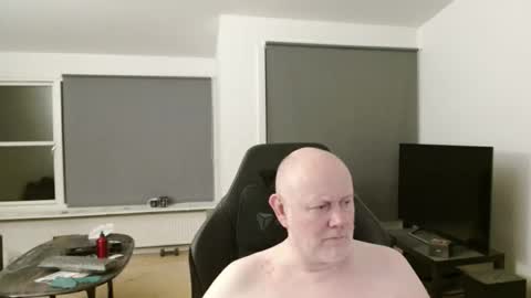 Snapshot of thomash32 chatting on November 2025 11:49:02 PM thomash32 online show from November 2025 11:49:02 PM