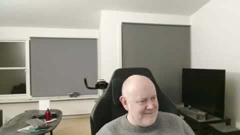 Snapshot of thomash32 chatting on November 2025 09:35:01 PM thomash32 online show from November 2025 09:35:01 PM