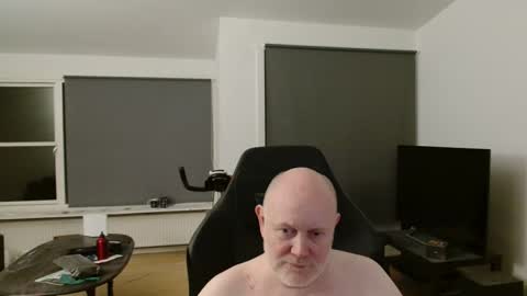 Snapshot of thomash32 chatting on November 2025 01:05:01 AM thomash32 online show from November 2025 01:05:01 AM