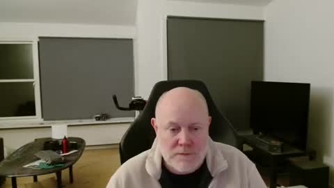 Snapshot of thomash32 chatting on November 2025 10:41:02 PM thomash32 online show from November 2025 10:41:02 PM