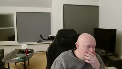 Snapshot of thomash32 chatting on November 2025 09:30:02 PM thomash32 online show from November 2025 09:30:02 PM