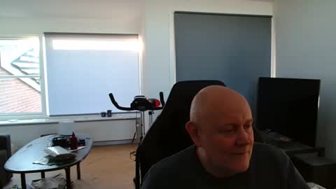 Snapshot of thomash32 chatting on November 2025 01:10:01 PM thomash32 online show from November 2025 01:10:01 PM