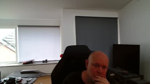 Snapshot of thomash32 chatting on November 2025 12:41:02 PM thomash32 online show from November 2025 12:41:02 PM