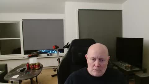 Snapshot of thomash32 chatting on December 2025 10:48:02 PM thomash32 online show from December 2025 10:48:02 PM