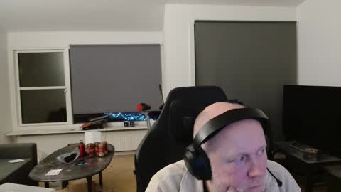 Snapshot of thomash32 chatting on December 2025 09:22:02 PM thomash32 online show from December 2025 09:22:02 PM