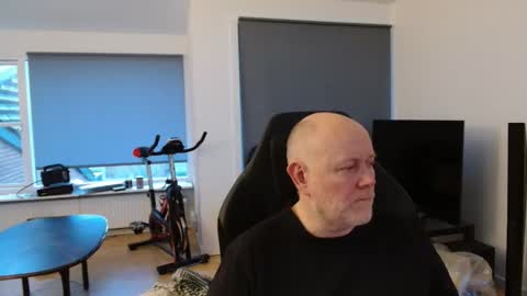 Snapshot of thomash32 chatting on January 2026 03:05:01 PM thomash32 online show from January 2026 03:05:01 PM