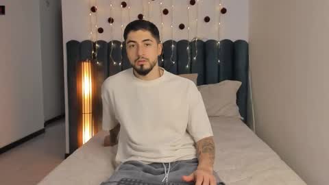 Snapshot of thomasmarzo1 chatting on December 2025 06:17:01 PM sweetfit boy online show from December 2025 06:17:01 PM