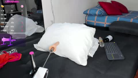 thomass royy online show from February 2025 04:35:01 AM